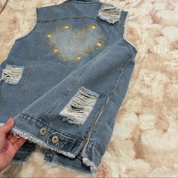 Pol distressed embroidery Jean vest - Picture 8 of 10